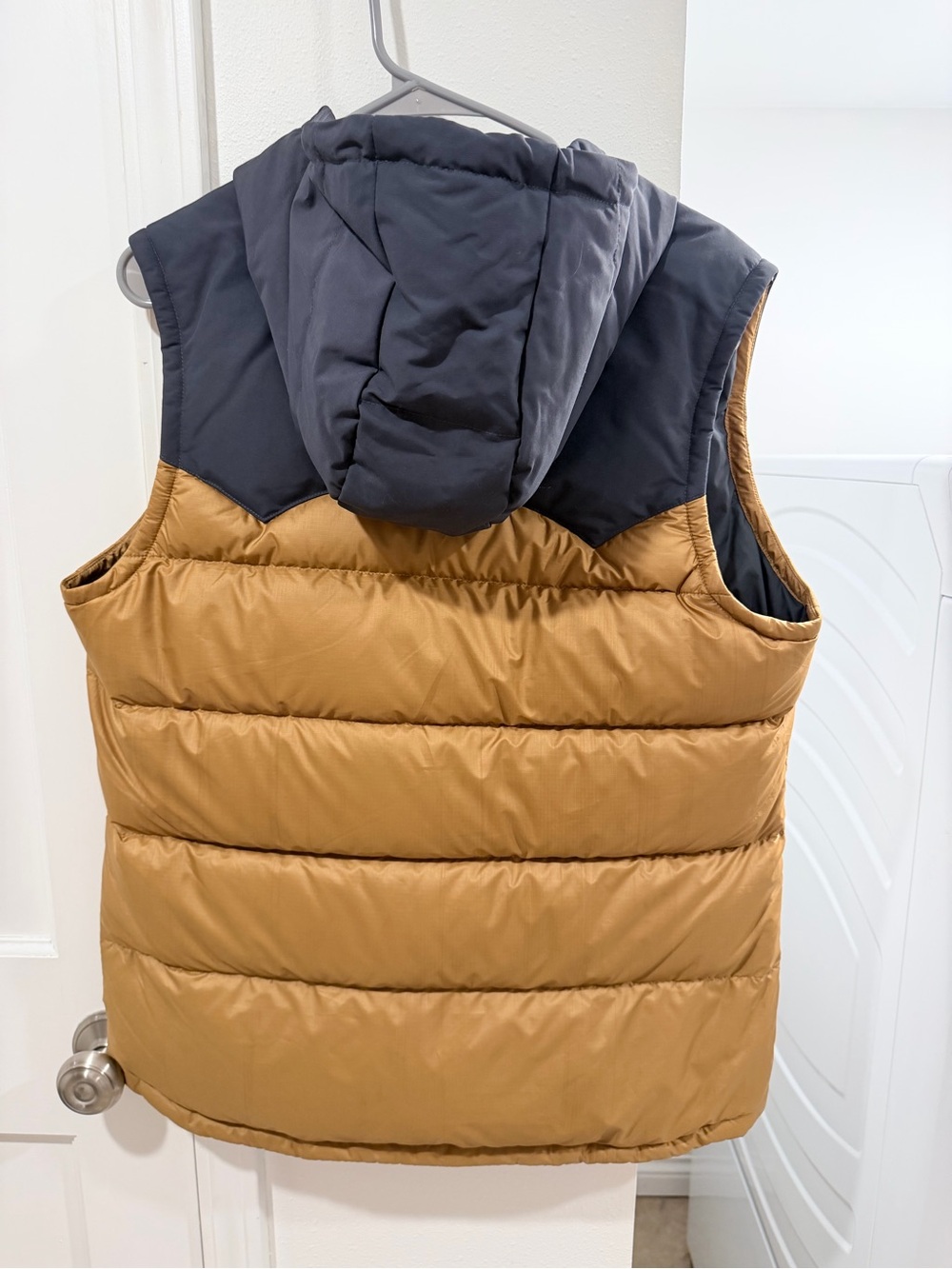 Patagonia Women’s' Two-Tone Puffer Vest in light golden brown and Navy - Picture 2 of 5